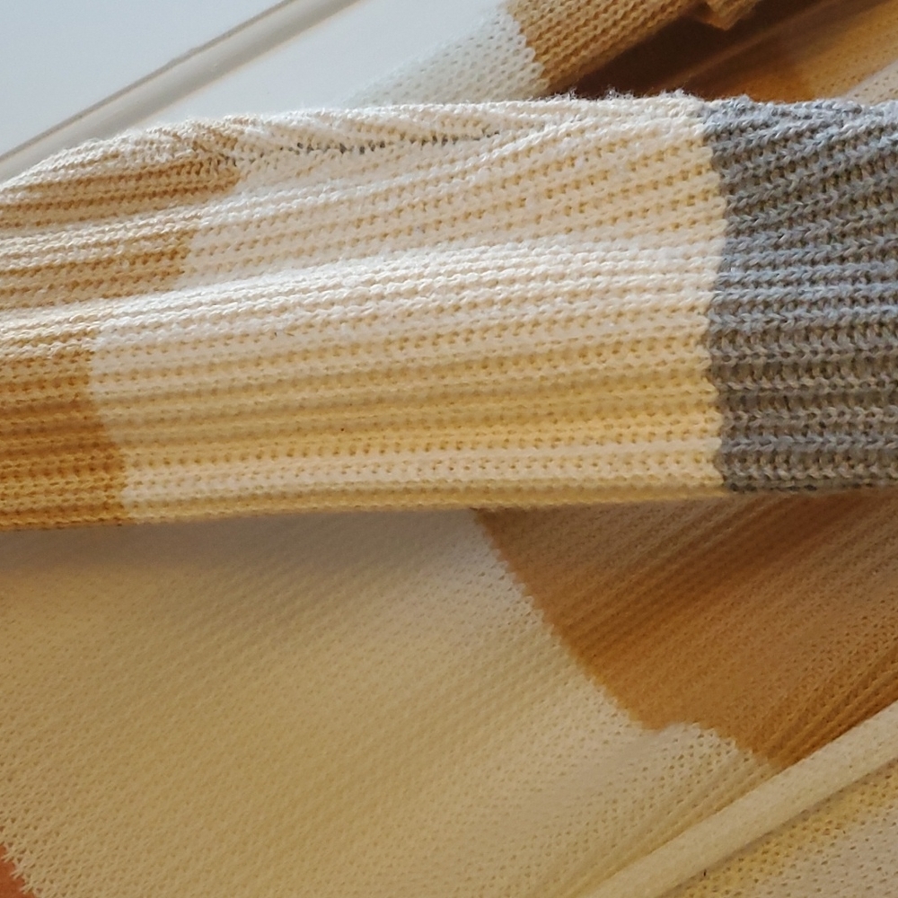 Color Block Sweater - Picture 5 of 6